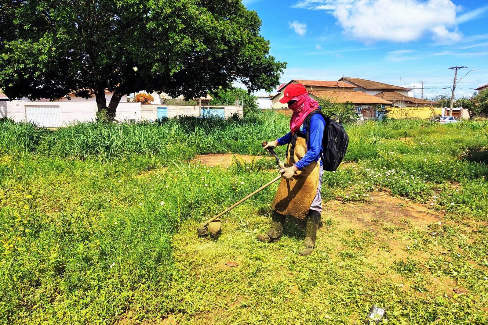 Praças da Arse 111 e  Arse 121 recebem força-tarefa de limpeza nesta quarta-feira, 21