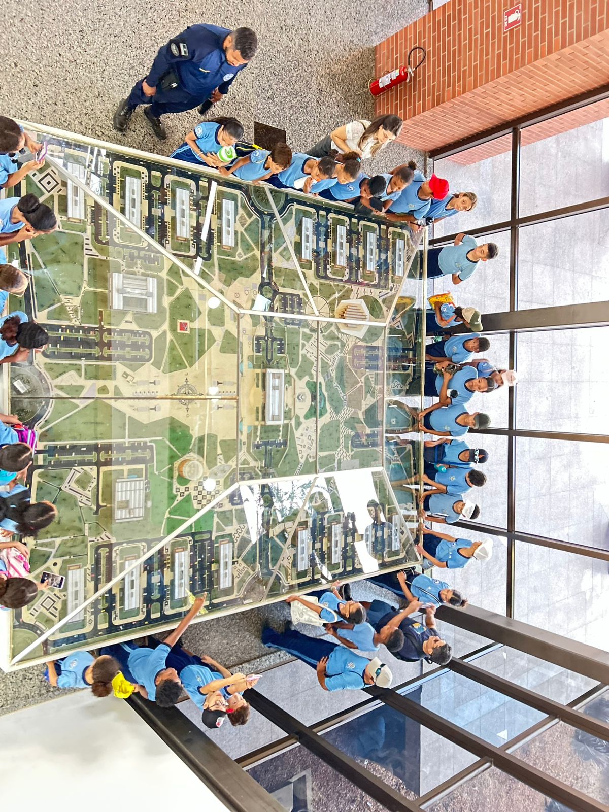 Visita a prédio público permite a alunos conectarem a cidade em que vivem com a história