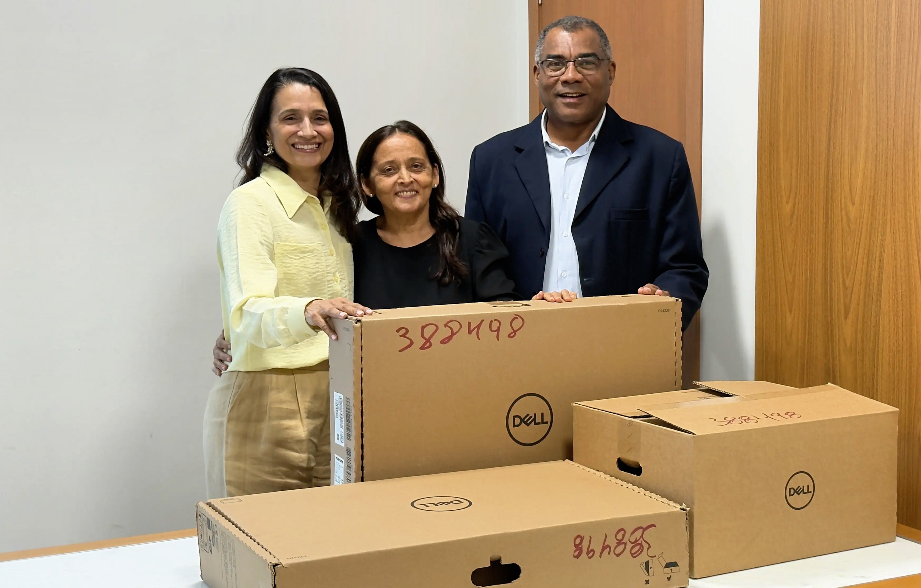 Primeira-dama e secretária de Ação Social e da Mulher, Polyanna Siqueira Campos, com a presidente do CMDCA, Maria Salomé e o secretário-executivo, Amilson Rodrigues
