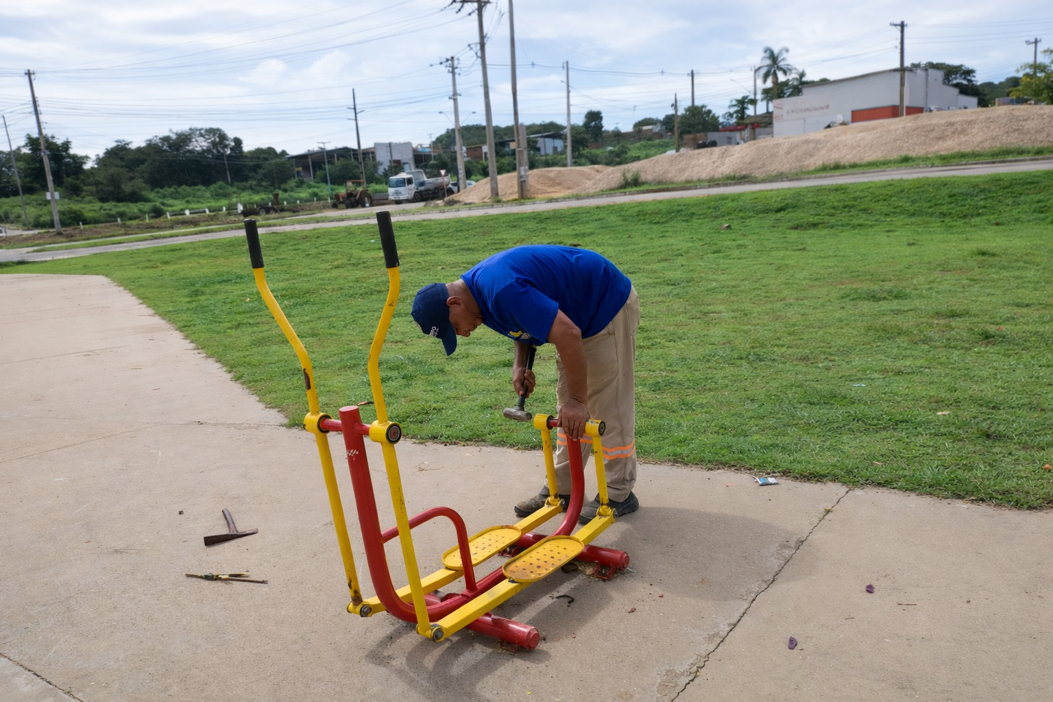 Academia ao ar livre do Jardim Aureny IV recebe manutenção preventiva