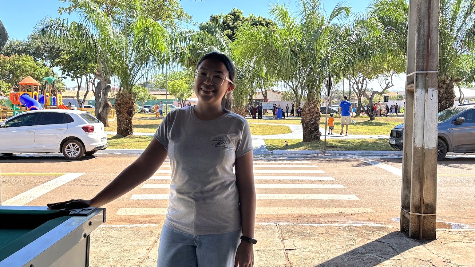 Empresária Eduarda mantém um bar em frente à praça