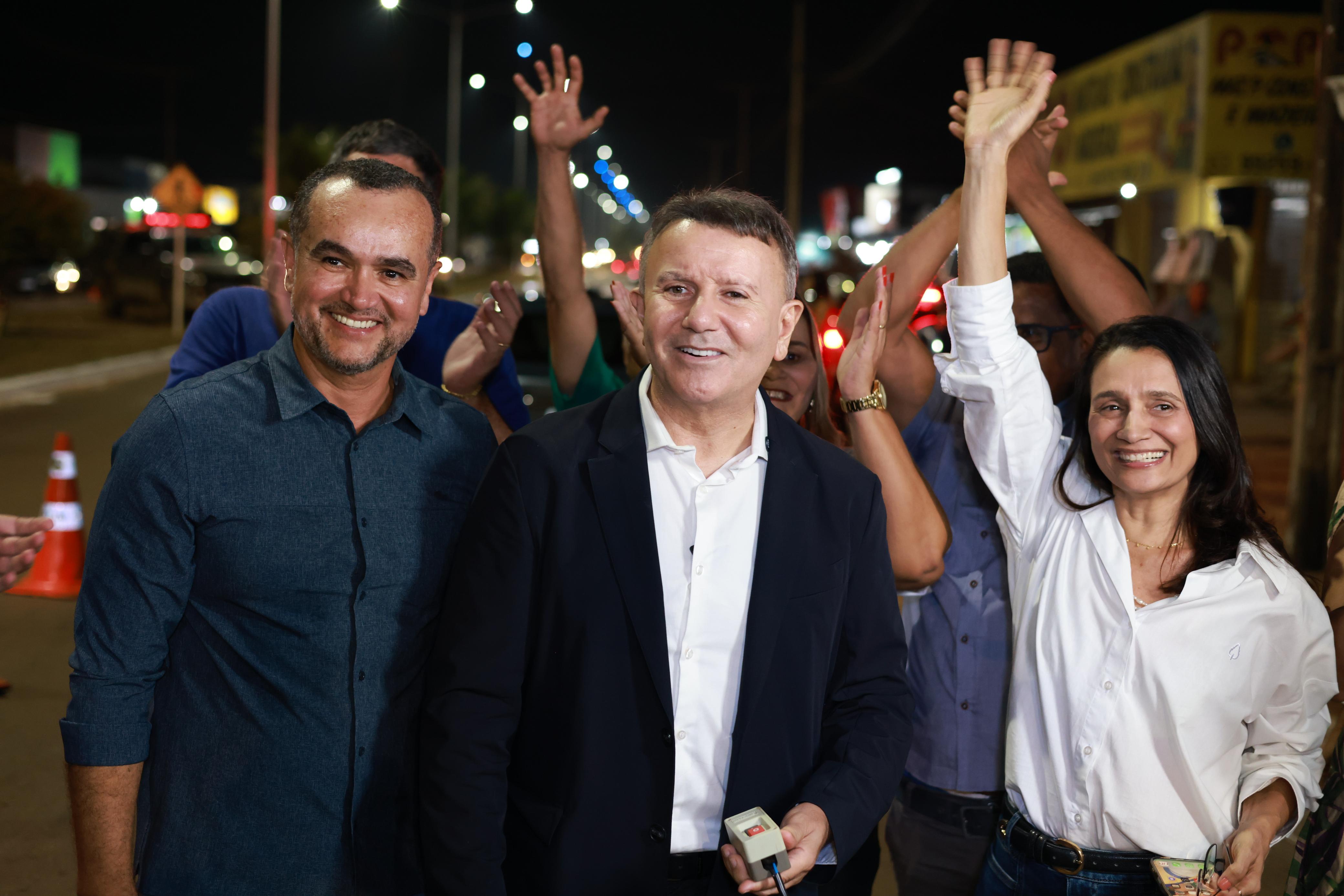 Prefeito Eduardo Siqueira inaugura iluminação no canteiro central da principal avenida do Taquari