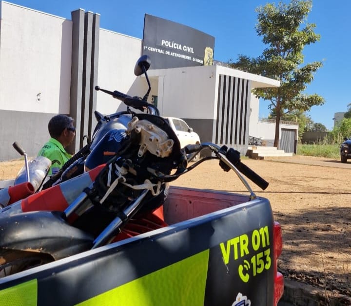 Motocicleta foi reconhida e condutor foi encaminhado à  delegacia - Foto: Hugle Carneiro