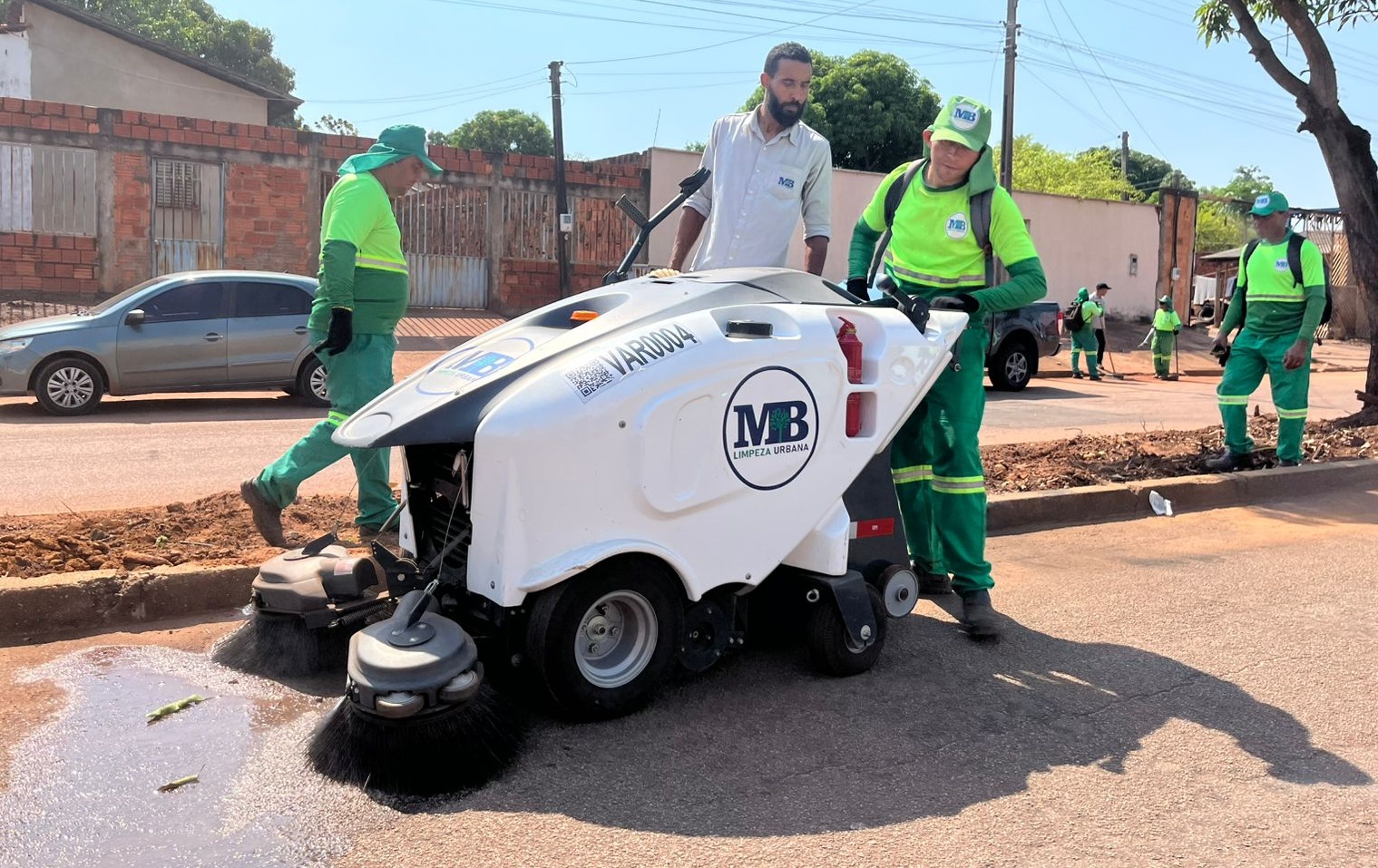 Primeiros testes com a varredeira elétrica foram realizados em avenidas do Jardim Aureny III, região sul de Palmas