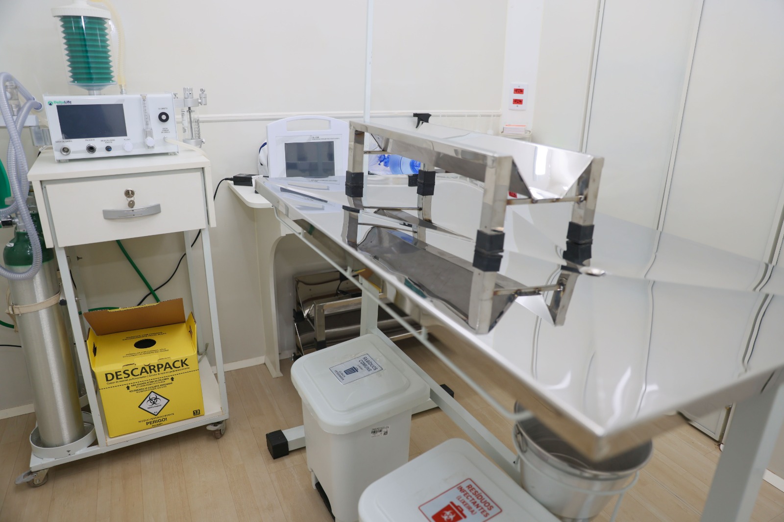 Veículo tem estrutura completa para realização de procedimentos cirúrgicos em cães e gatos