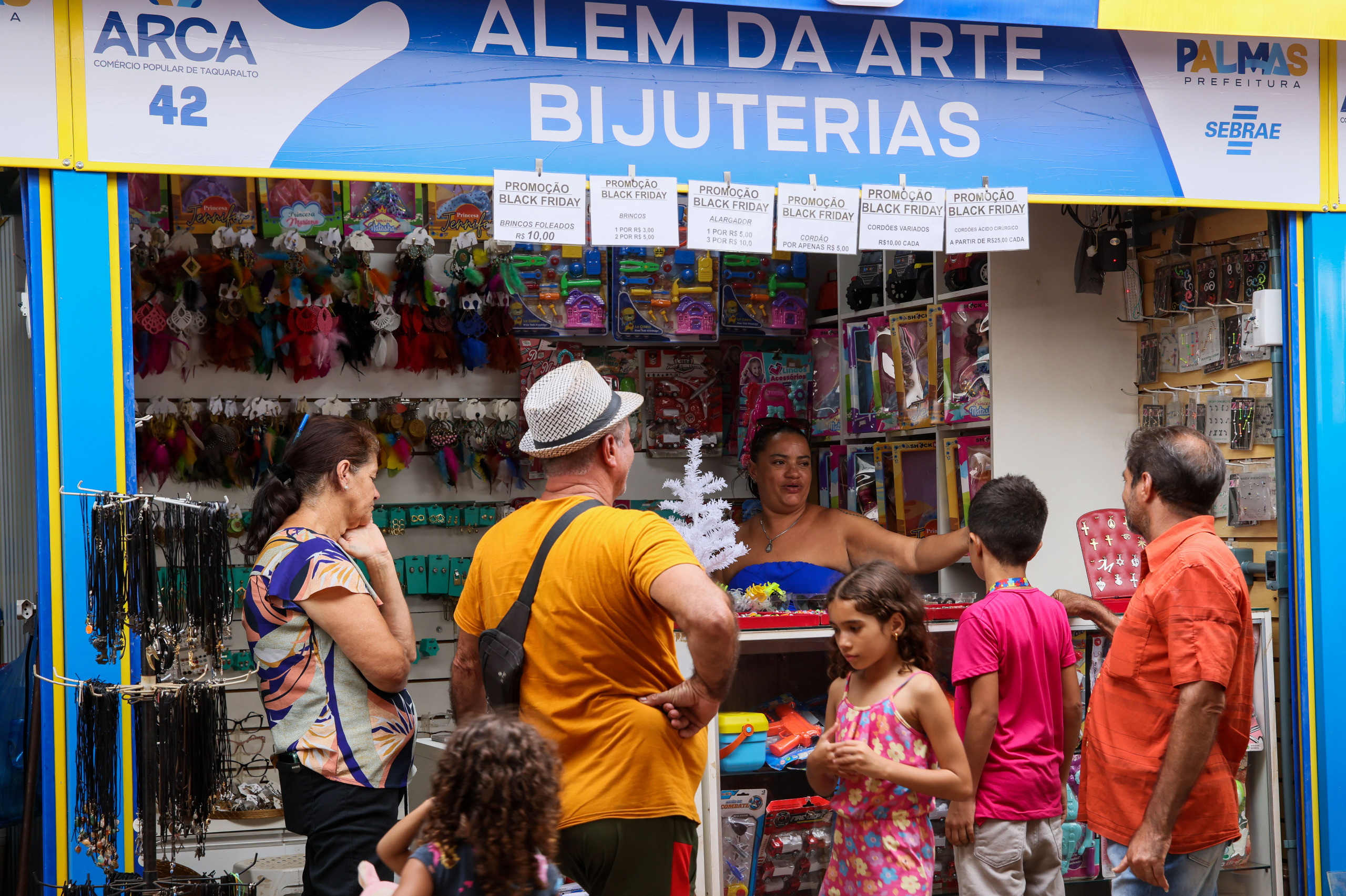 Comerciantes receberam estrutura moderna, com portas elétricas e entradas de energia e água - Foto: Lia Mara