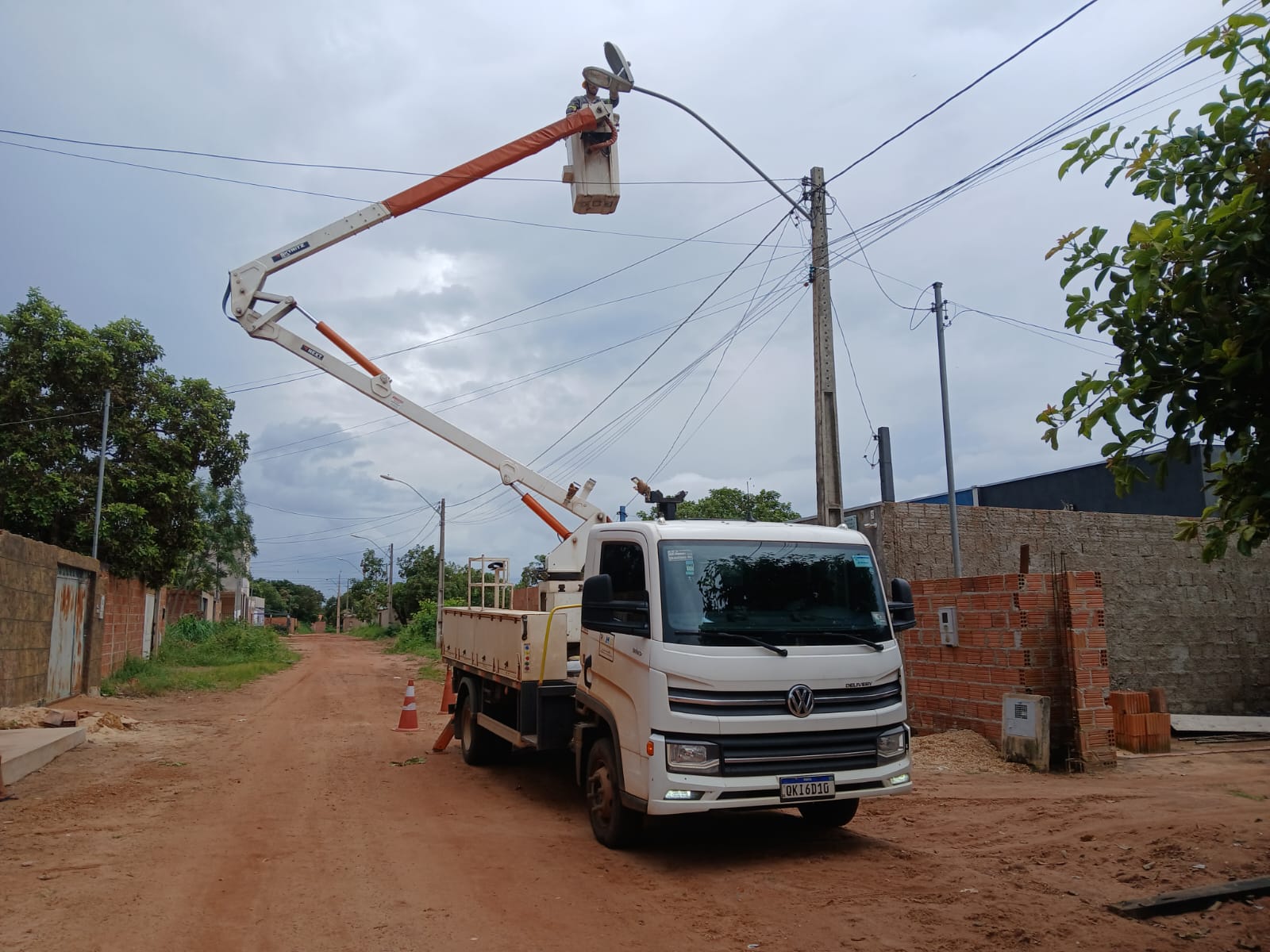 Prefeitura de Palmas reforça manutenção da iluminação pública nas regiões norte e sul da cidade