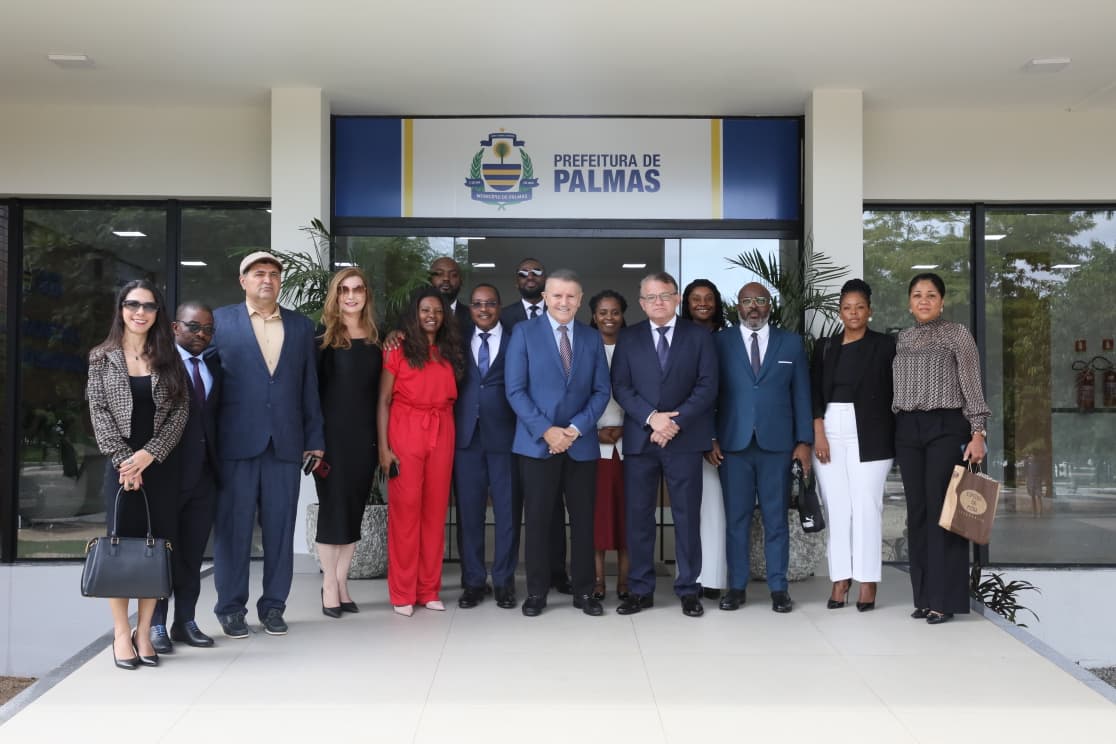 Prefeito de Palmas recebe comitiva do Tribunal de Contas de Angola durante visita institucional