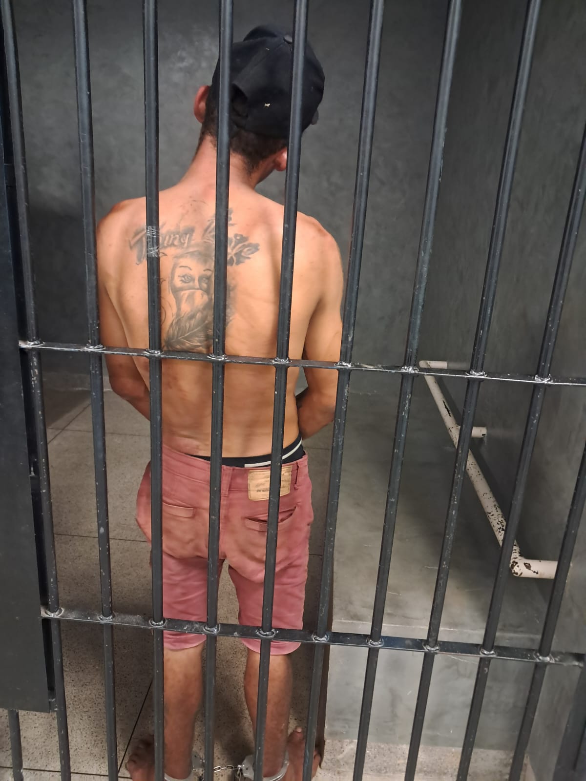 Guarda Metropolitana de Palmas conduz suspeito de violência doméstica na Praia da Graciosa