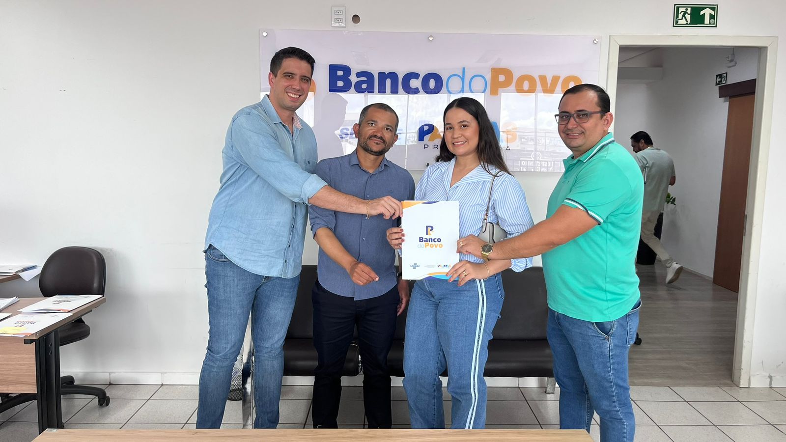 Prefeitura de Palmas fortalece pequenos negócios com assinatura de contratos de microcrédito