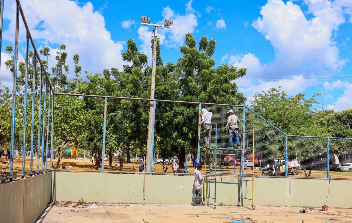Prefeitura de Palmas reforma quadra poliesportiva da Arno 42