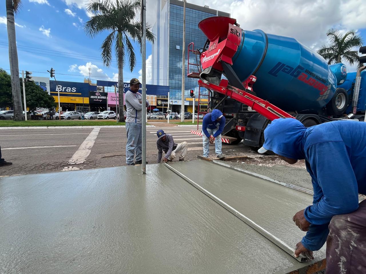 Prefeitura de Palmas amplia acessibilidade com construção de calçadas e rampas em avenidas de grande fluxo