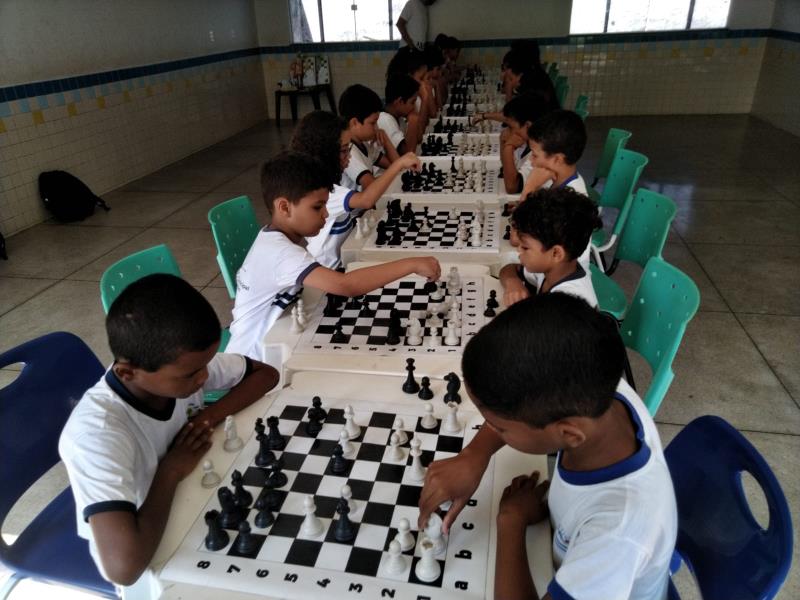 Alunos da ETI Santa Bárbara participam de torneios interclasses de várias modalidades esportivas