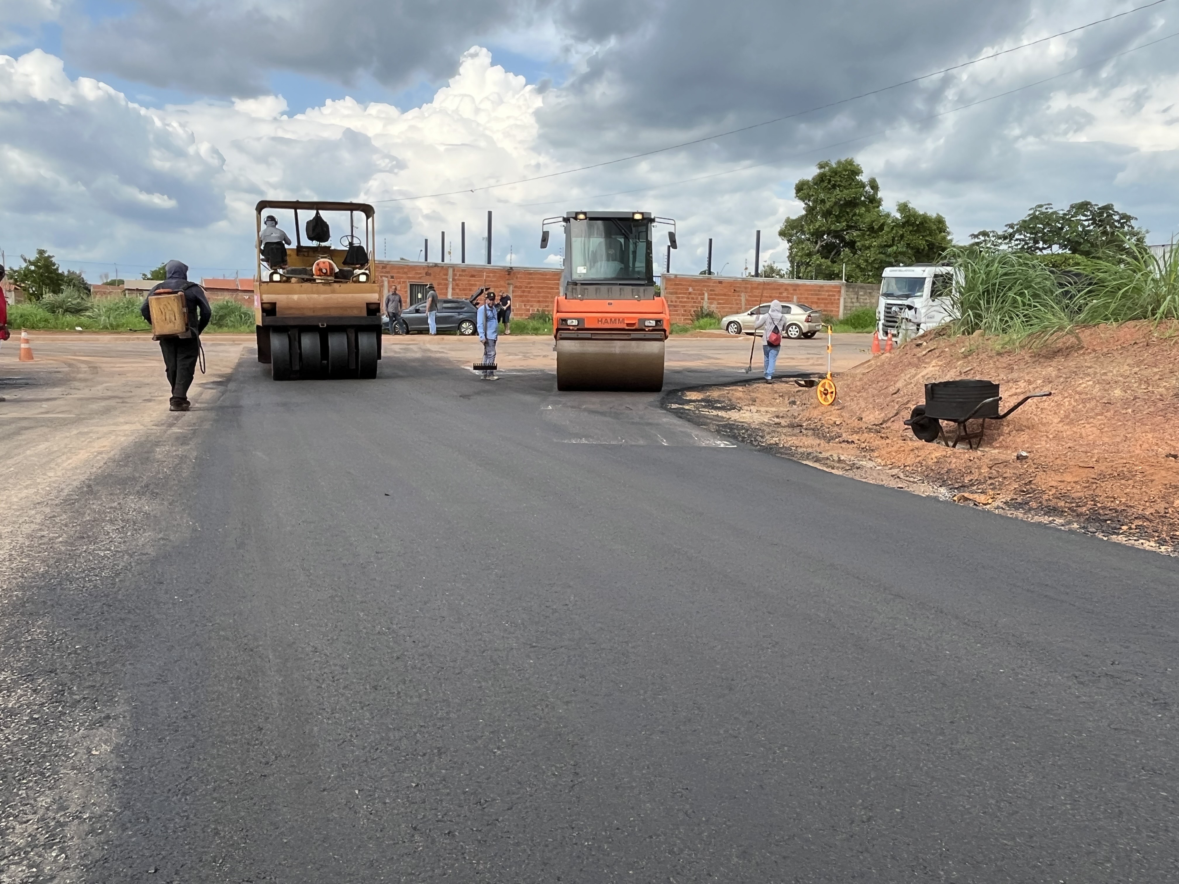 Trecho da Alameda Paraná recebe pavimentação asfáltica