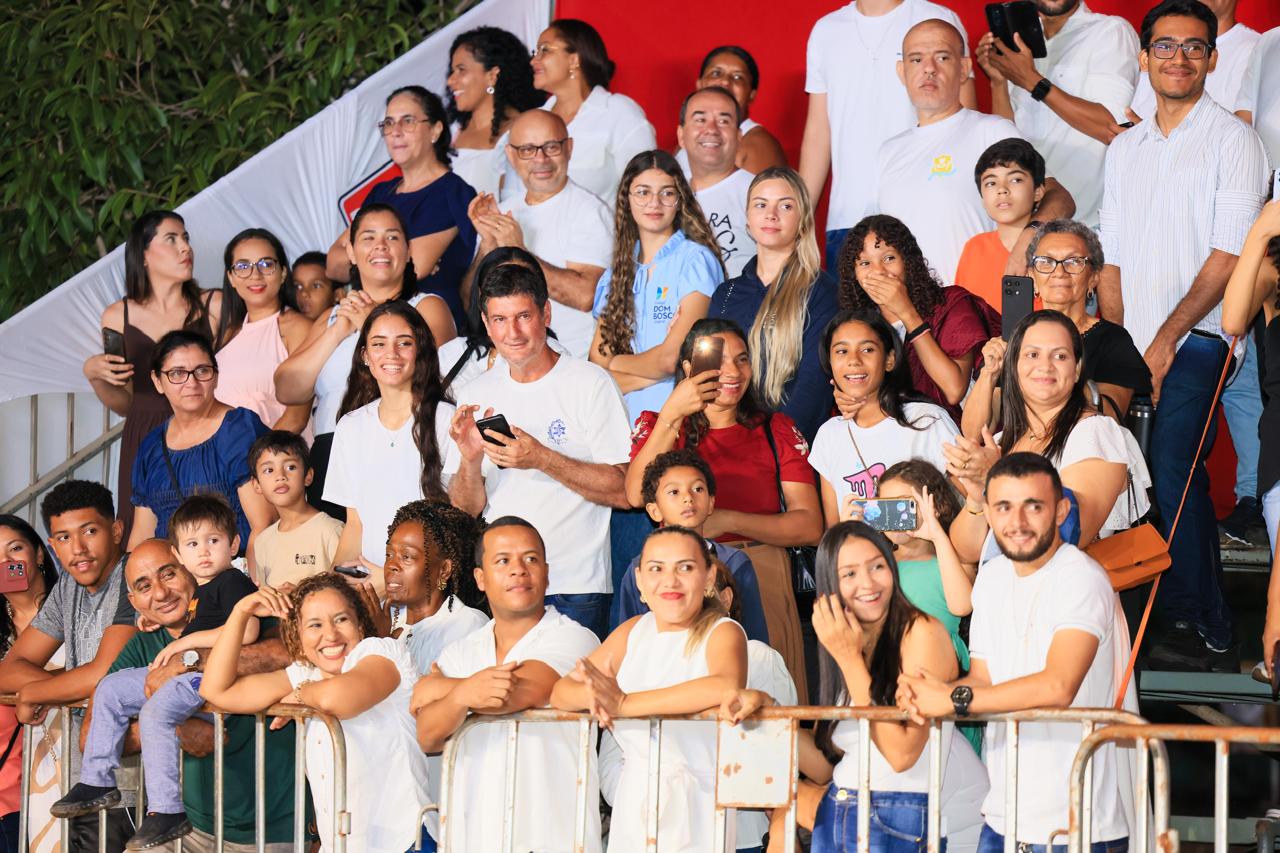 Público prestigiou as apresentações na noite desta sexta-feira, 12