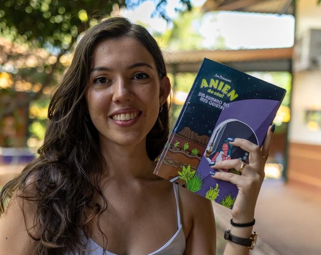 Ana é natural de Palmas e quer prestigiar as escolas públicas onde estudou com lançamento e doações dos livros