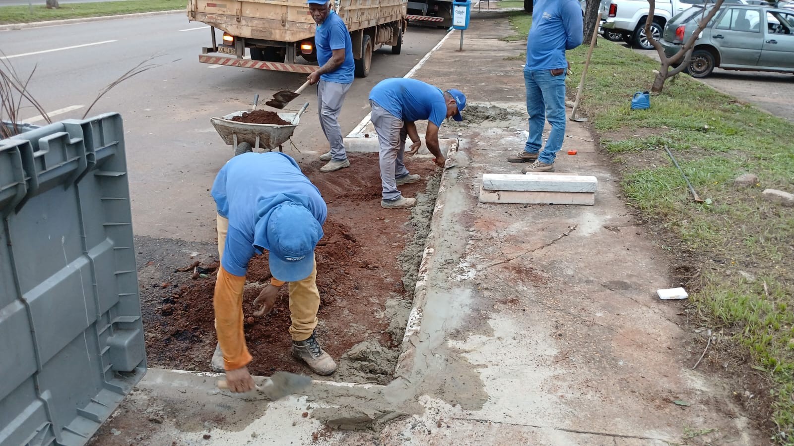 Construção de recuo na Avenida LO-09
