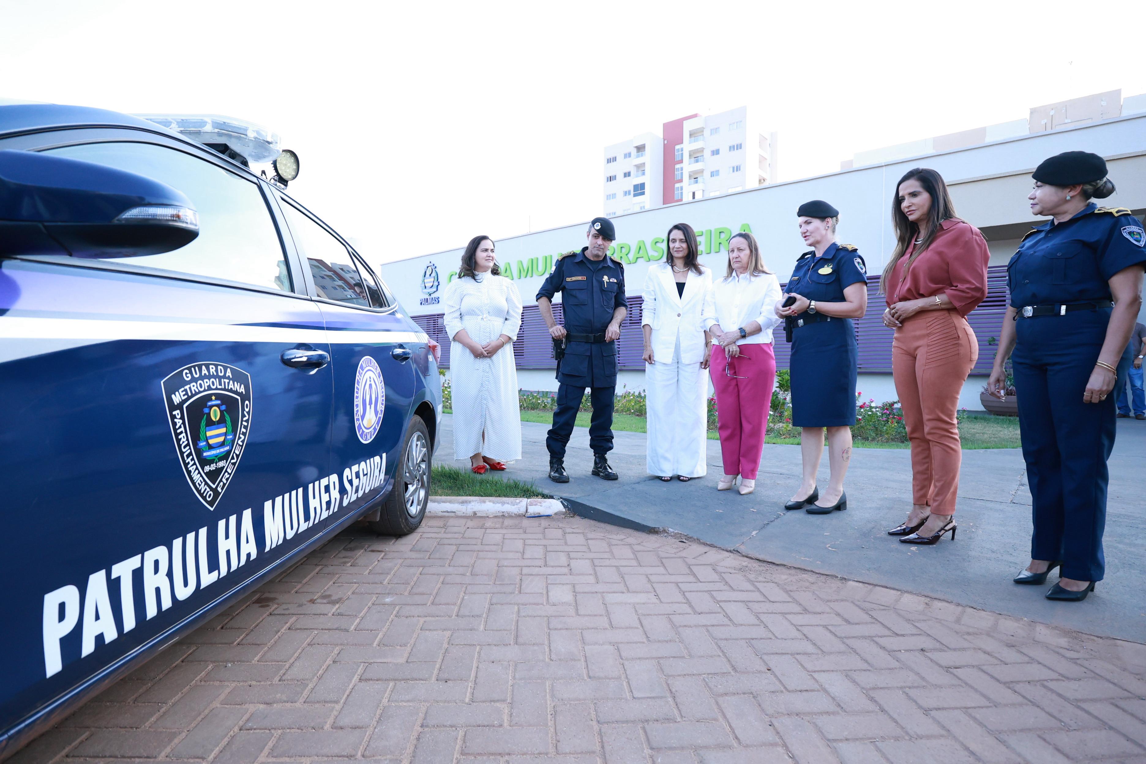 Desembargadora Maysa (centro)  conhece serviços ligados à Casa da Mulher Brasileira dentre eles a Patrulha Mulher Segura
