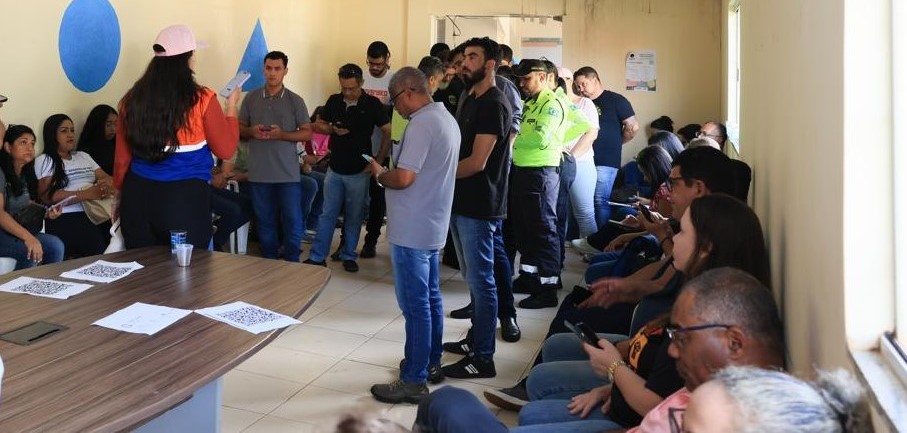 Voluntários e servidores das secretarias municipais recebem orientações da Defesa Civil para aplicação de questionários