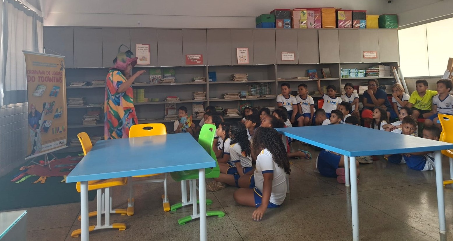 Escola Municipal Paulo Freire recebe escritora em projeto de incentivo à leitura e à valorização da cultura tocantinense