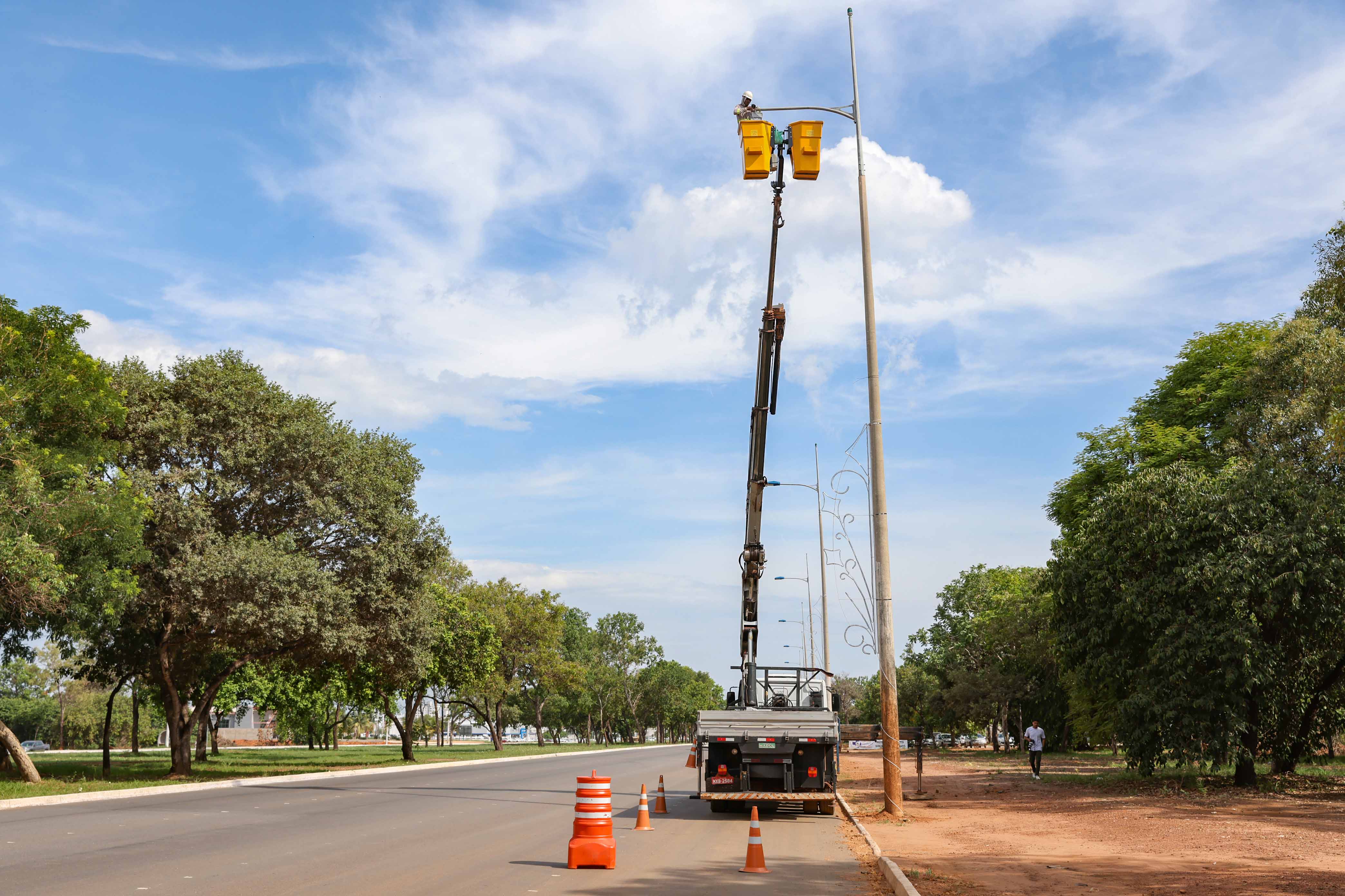 Mais de 800 luminárias serão substituídas em avenidas e praças de Palmas