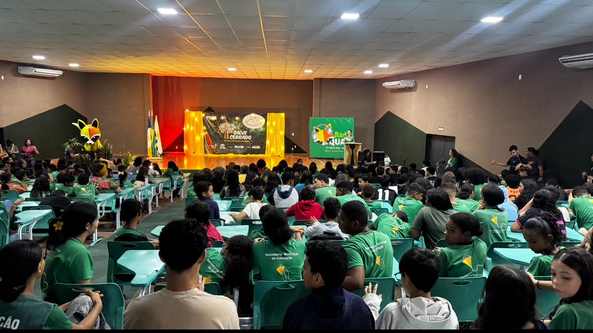 Os estudantes levaram ao palco suas histórias, vivências e a força das tradições do Cerrado