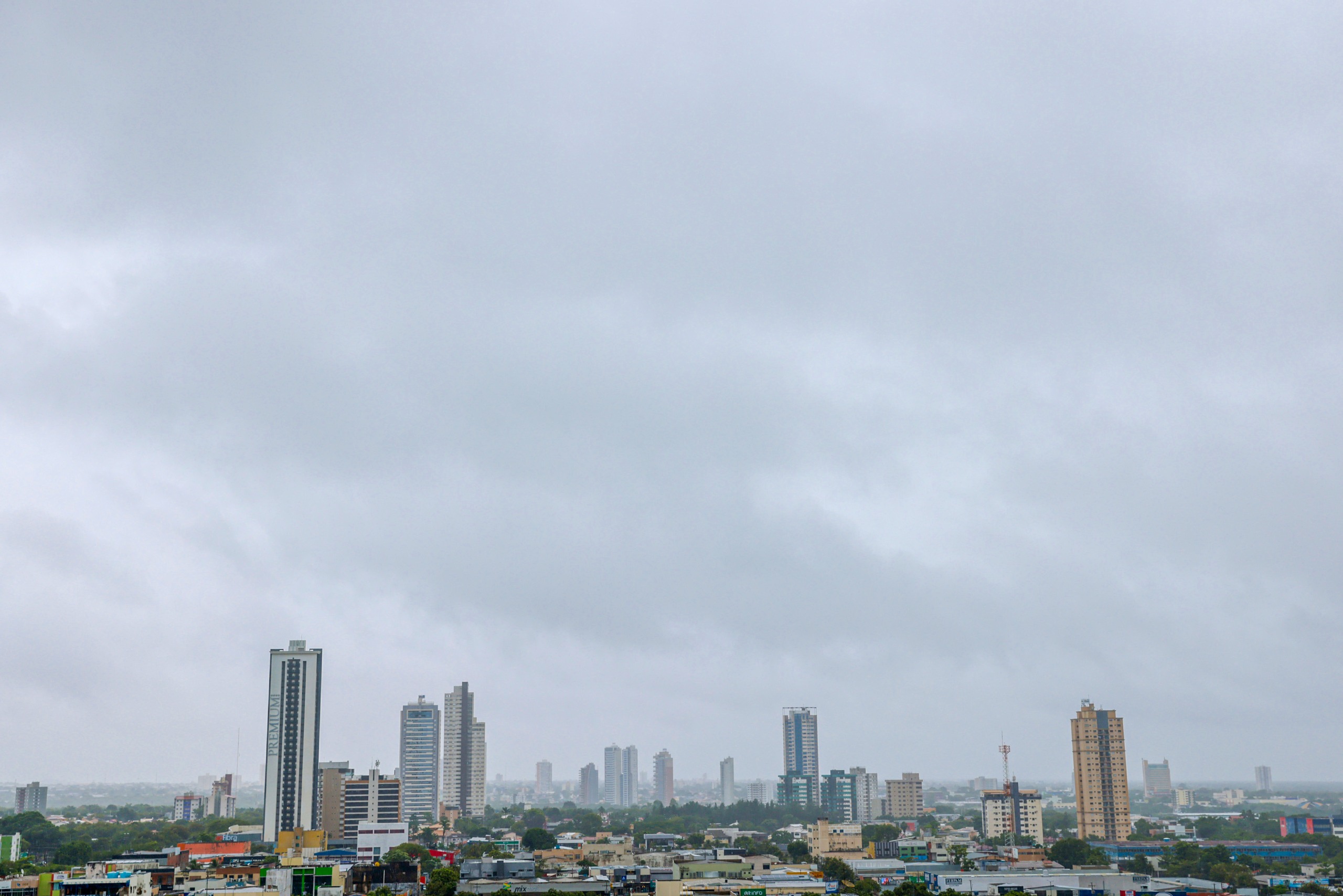 Defesa Civil alerta para chuvas intensas e ventos fortes na Capital