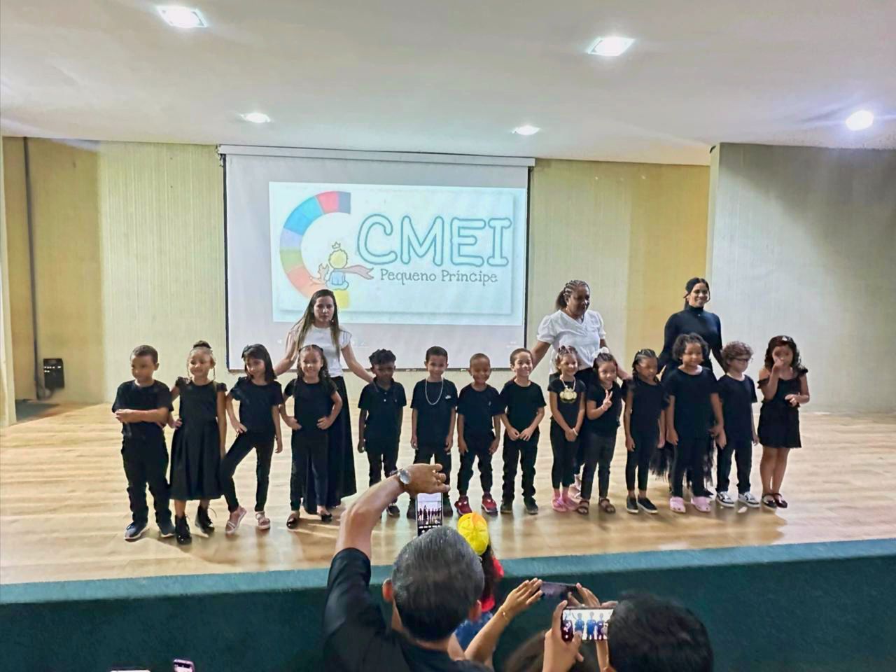 O evento também foi mais uma oportunidade de aproximar as famílias do cotidiano da aprendizagem e de revelar novos talentos entre os alunos autistas e surdos