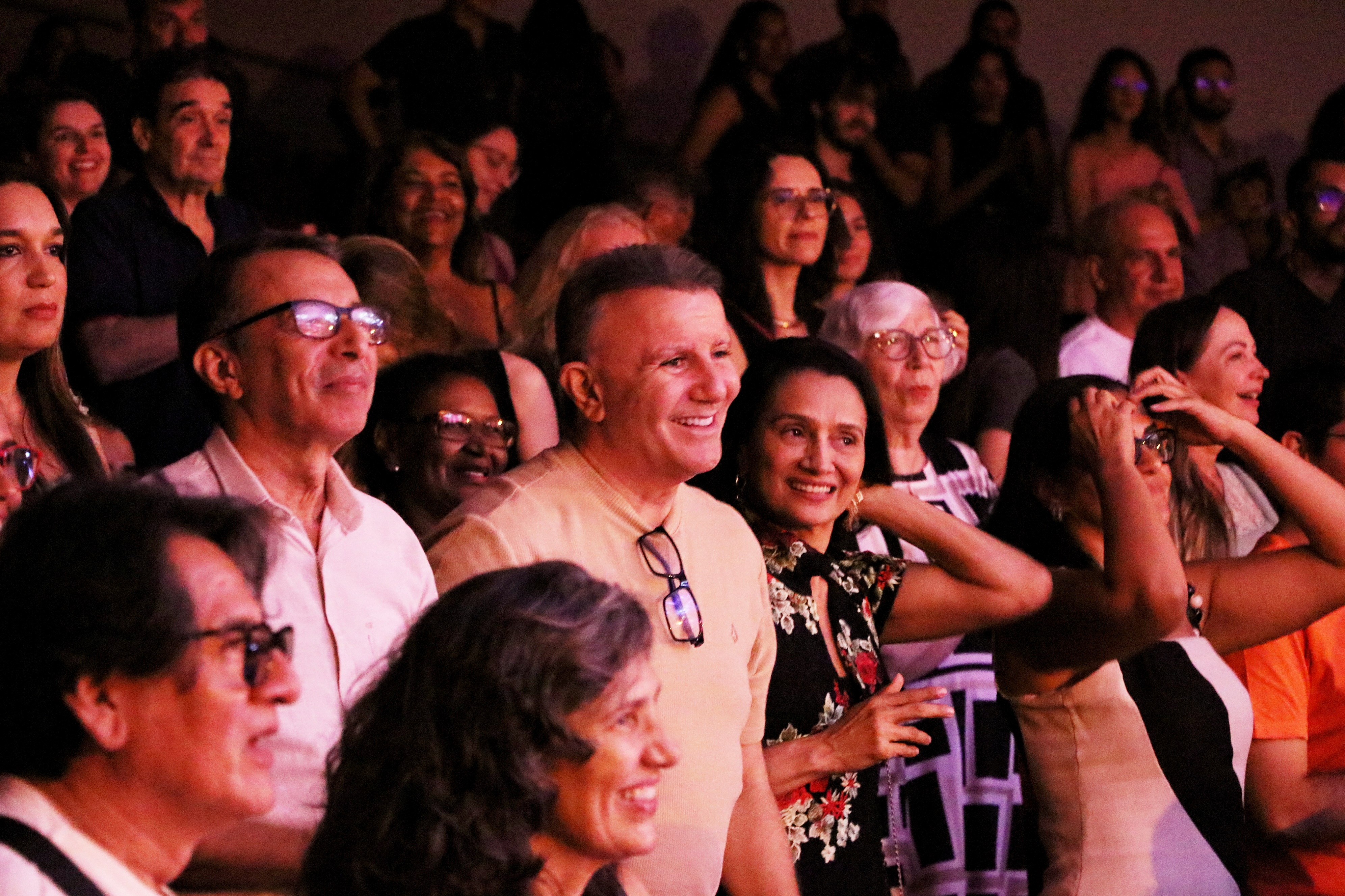 Ao lado da primeira-dama e secretária municipal de Ação Social, Polyanna Siqueira Campos, o prefeito Eduardo apreciou o Concerto do início ao fim