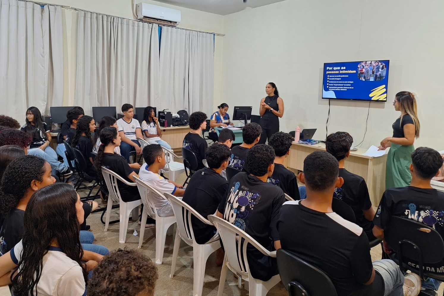 Palestra na Escola Antônio Gonçalves conscientiza alunos sobre os impactos do bullying