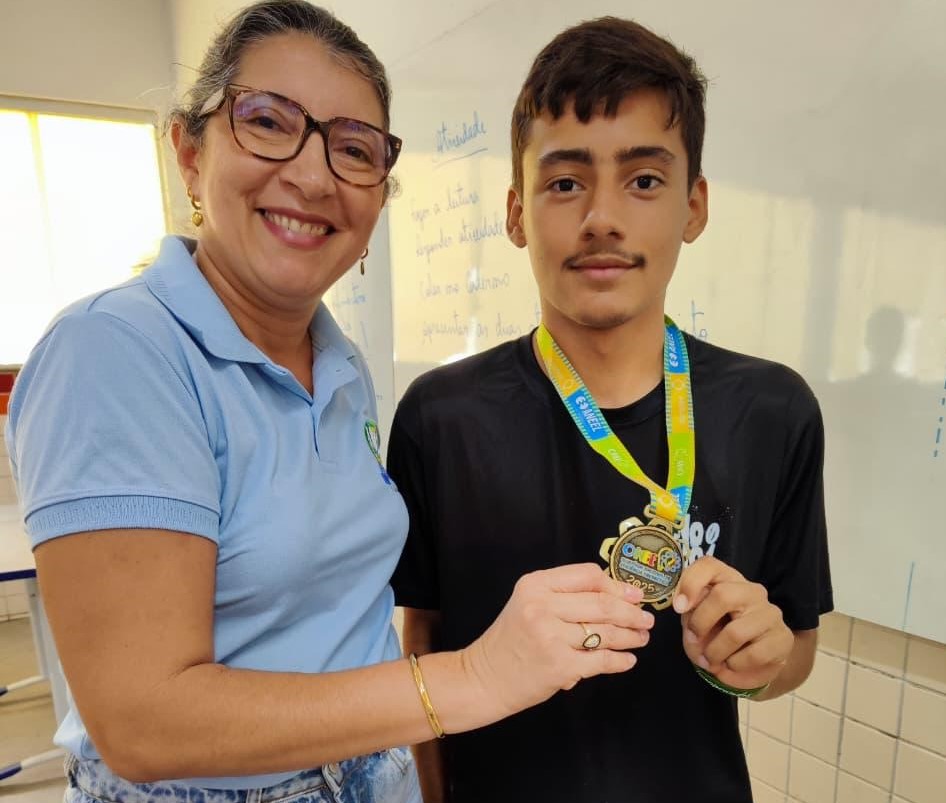 Alunos de Palmas conquistam duas medalhas de ouro e colocam a rede municipal em destaque nacional na Obmep 2025