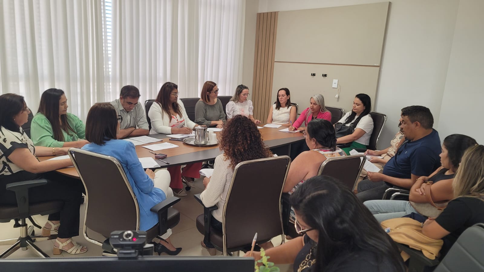 Educação de Palmas recebe associação de mães atípicas para dialogar sobre inclusão nas unidades educacionais