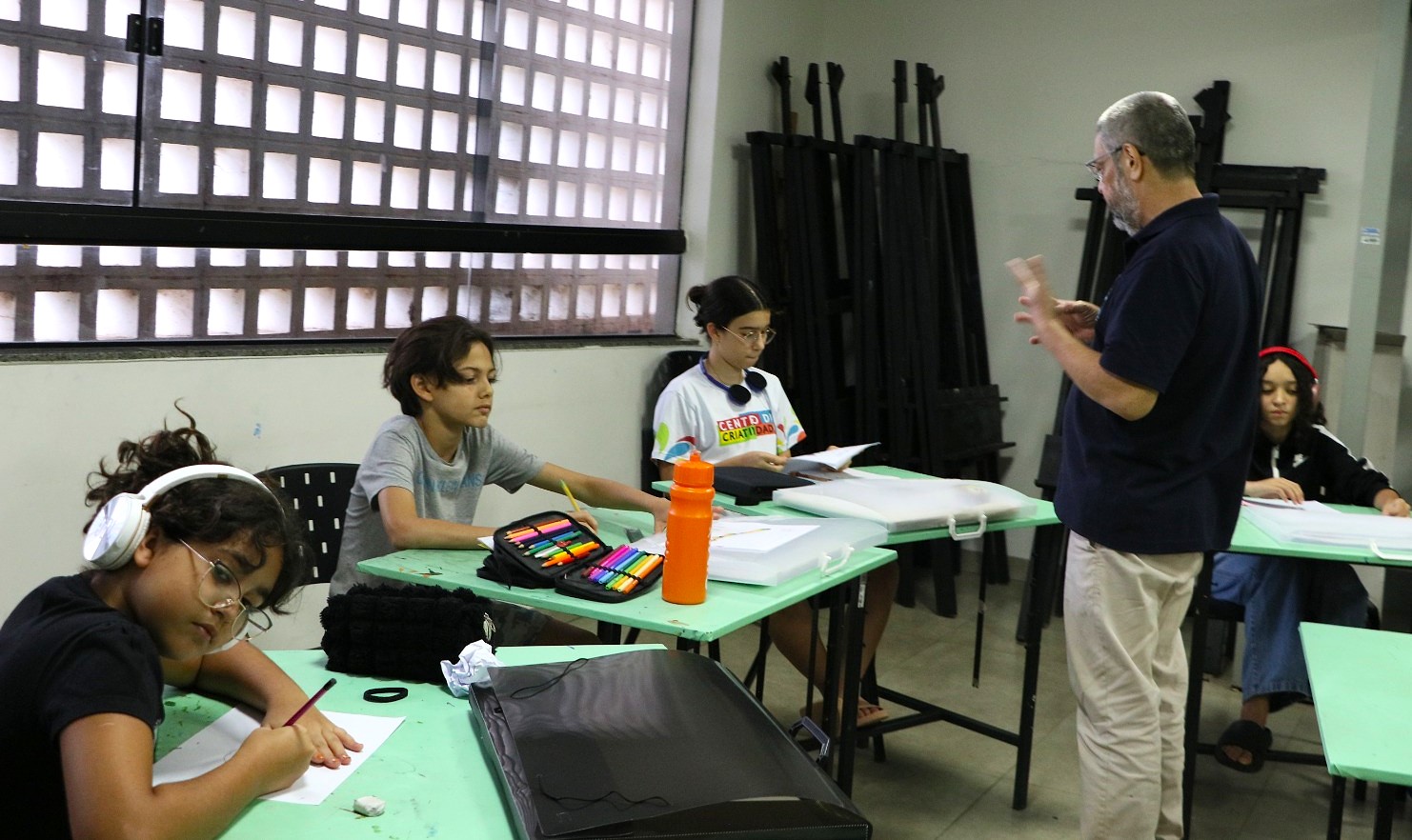 Obras de alunos do curso de Artes Visuais, que contempla o Ateliê de Artes, o Desenho e a Pintura em Tela, serão expostos no Espaço Cultural