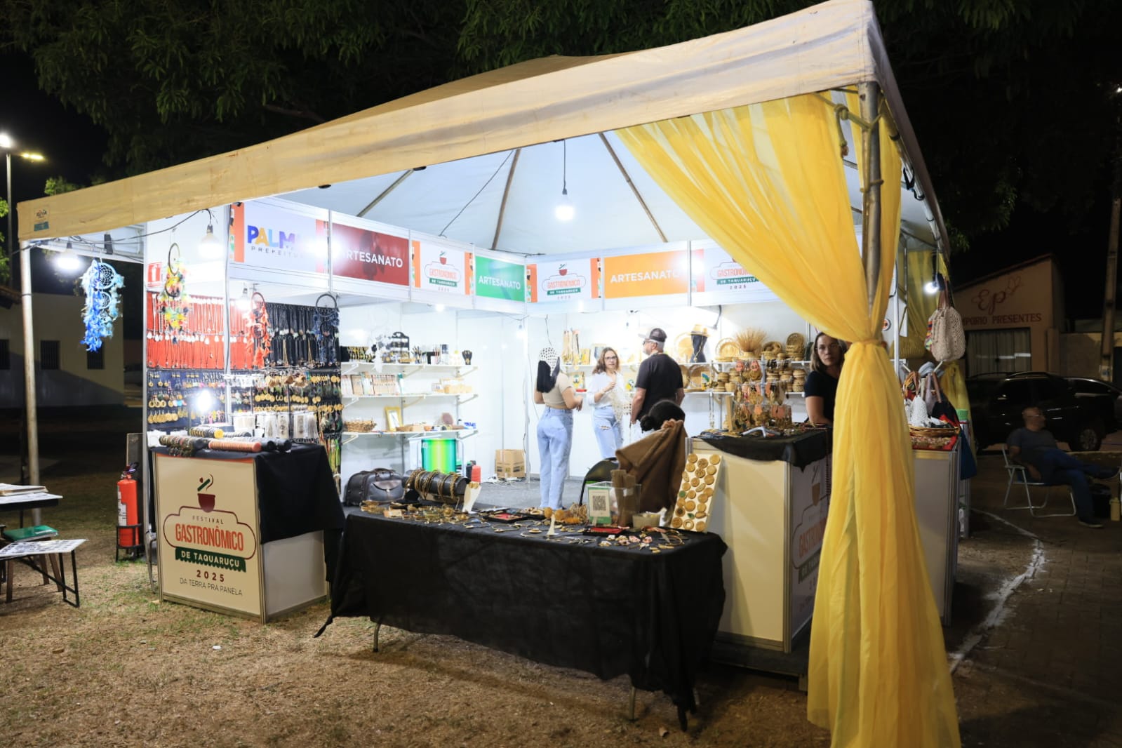 Lojinha de artesanato foi ampliada com riqueza de produtos regionais