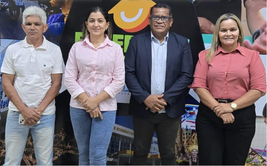 Secretária Ana Monteiro e subprefeitos em reunião preparativa do 1º Encontro de Líderes Comunitários de Palmas