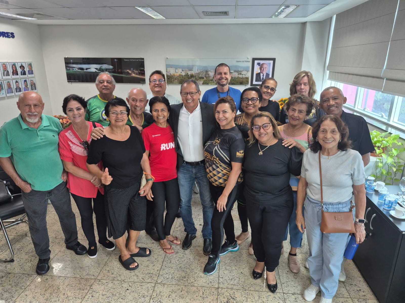 Secretaria de Relações Institucionais recebe equipe de vôlei adaptado que participará de competição nacional no MT