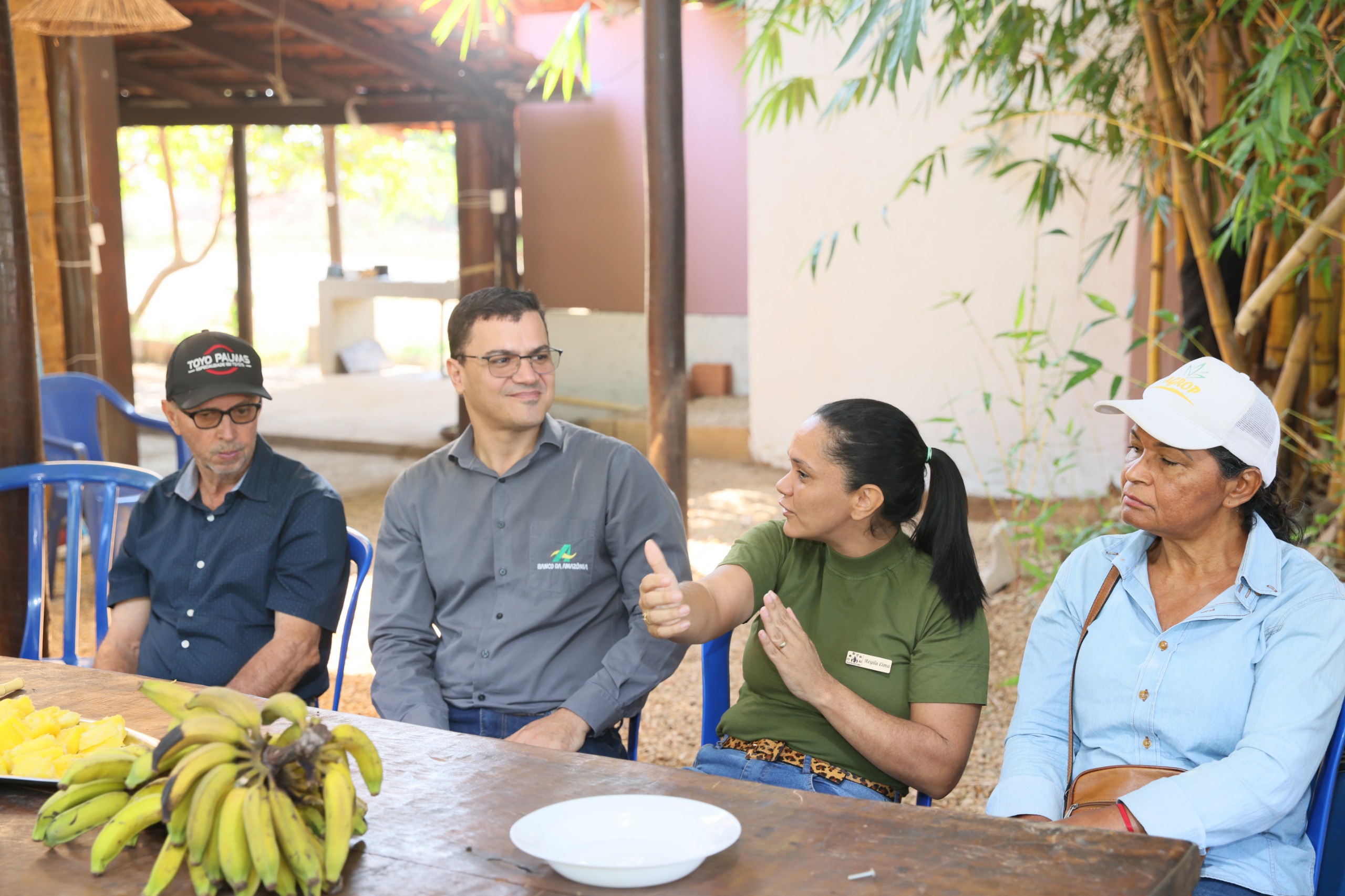Representantes da Agrop e Aspoagro discutem politicas públicas com gerente do Basa