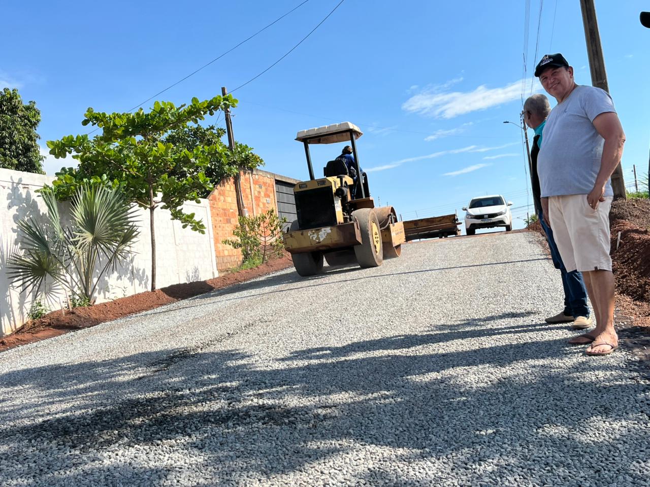 Morador da região Sul, Wander Barreira comemora a pavimentação de sua rua: "fico feliz só de abrir meu portão e ver o asfalto chegando"