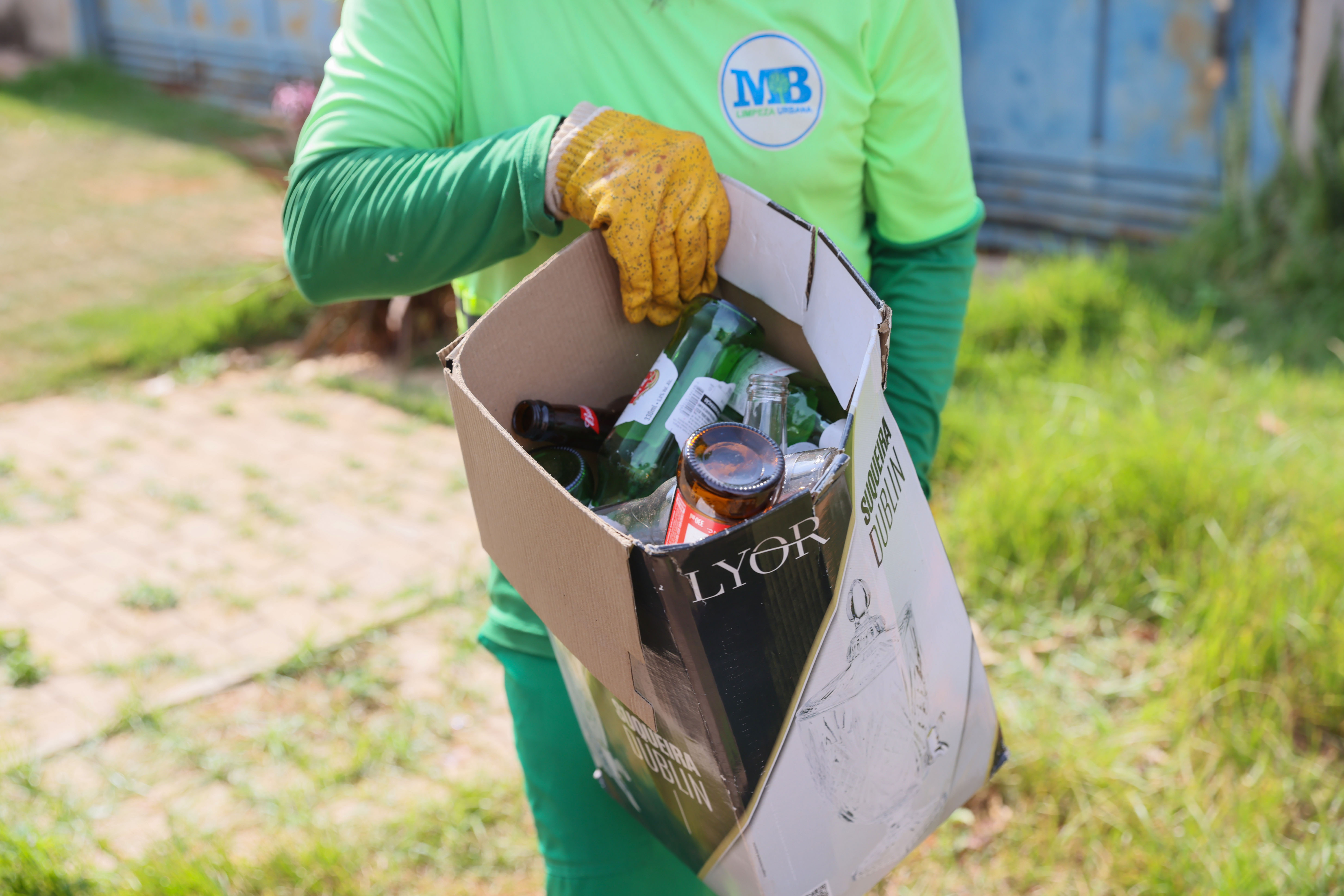 Além do plástico e papel, vidros também podem ser destinados para a reciclagem