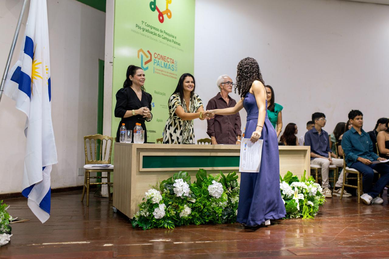 Alunos das três turmas receberam os certificados de conclusão do ensino fundamental