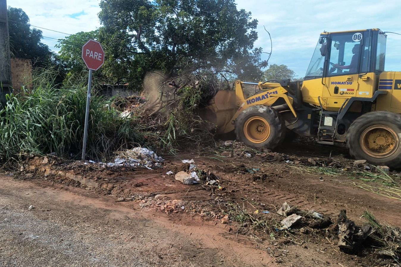 Prefeitura realiza maior mutirão de limpeza da história do Jardim Taquari e retira mais de 13 mil toneladas de entulhos