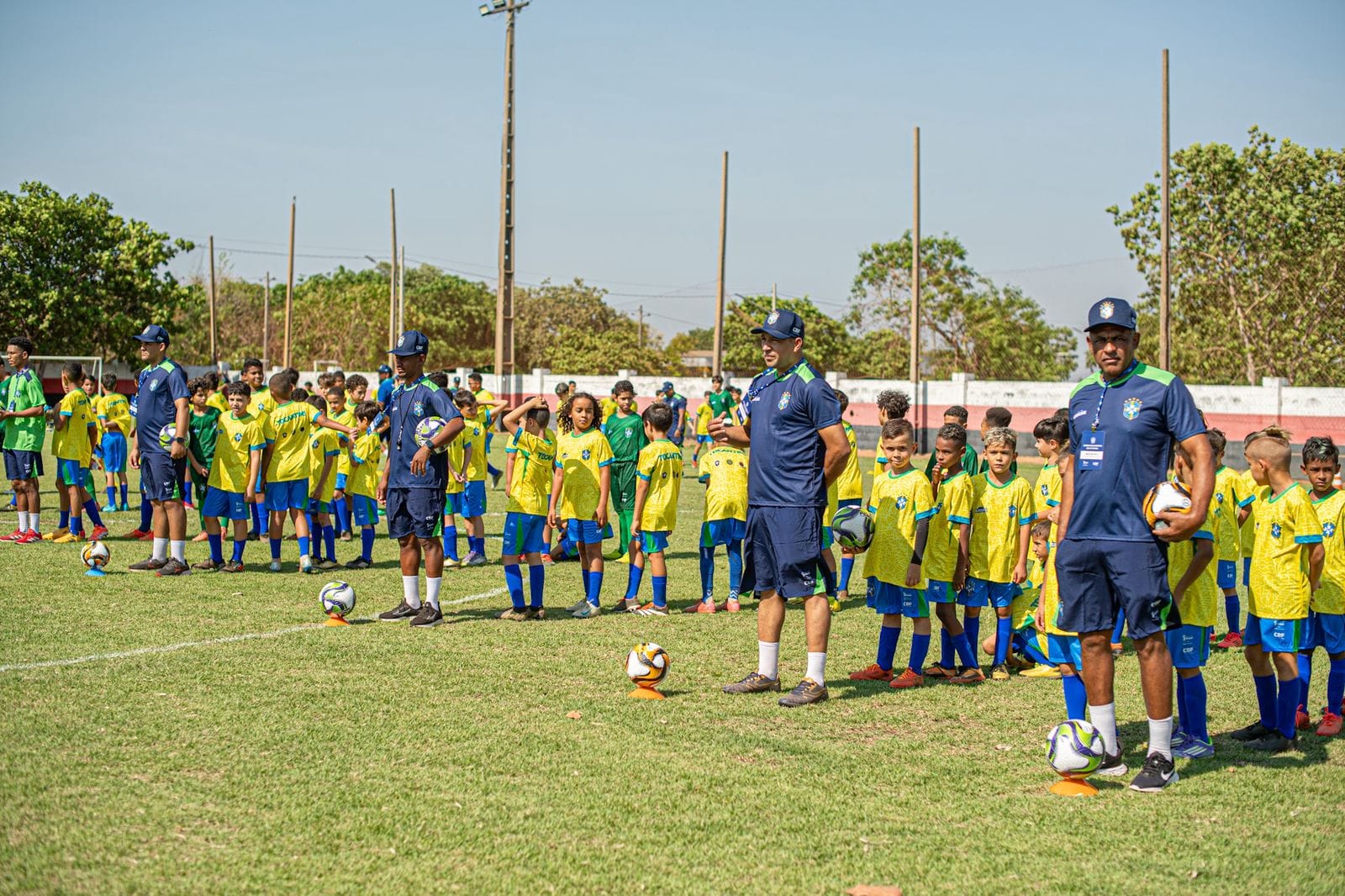 Crianças e adolescentes contemplados no projeto piloto da CBF