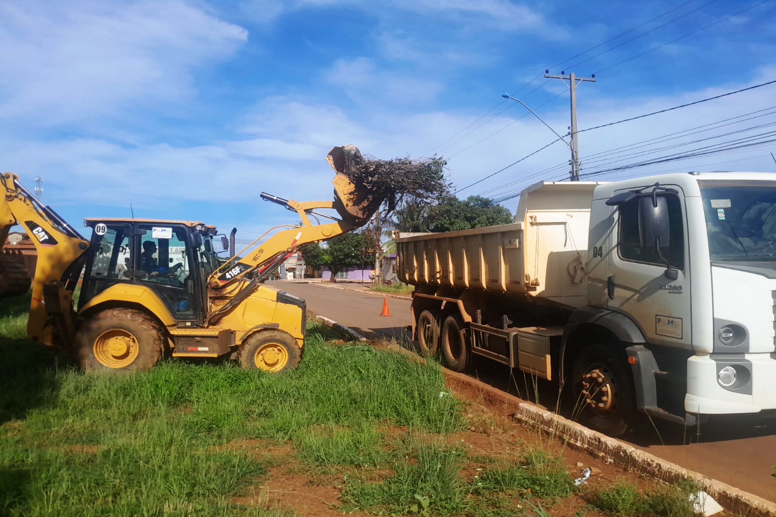 Prefeitura de Palmas reforça limpeza na Avenida Siqueira Campos e setor Santa Bárbara