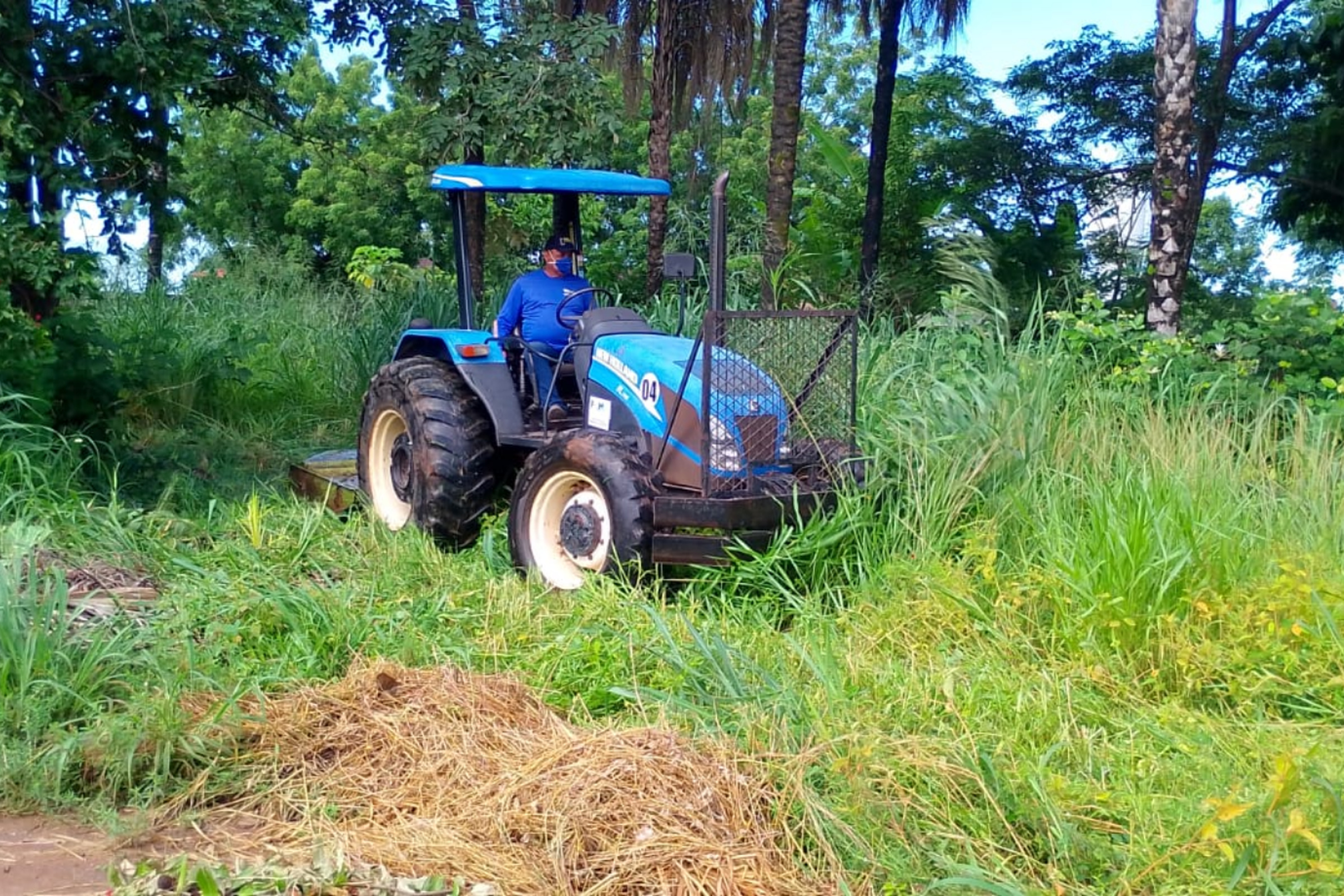 Prefeitura de Palmas realiza roçagem no setores Bertaville e Santa Fé II e IV nesta sexta-feira, 30