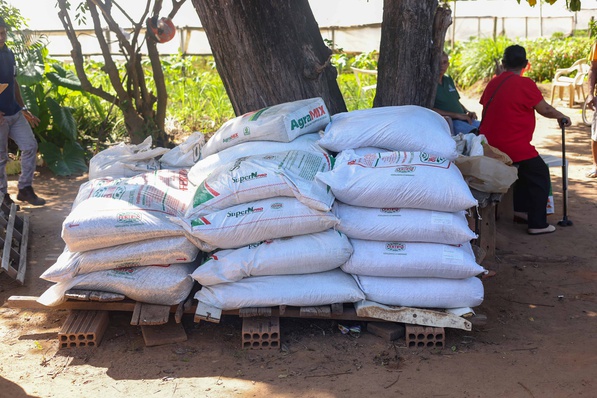 Horta comunitária da Arse 112 recebeu 25 sacos de 50 quilos de adubos