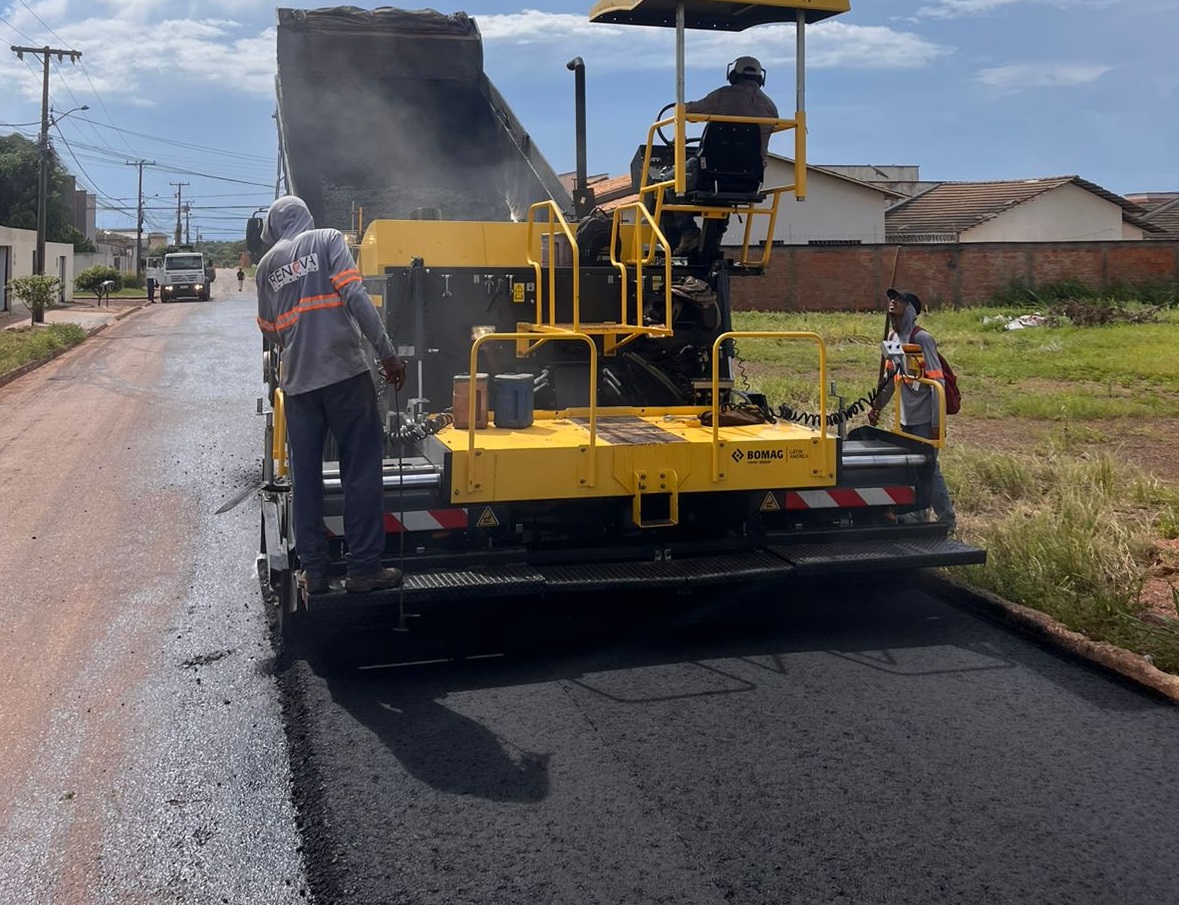 Mais uma avenida do Setor Santa Bárbara recebe recapeamento asfáltico