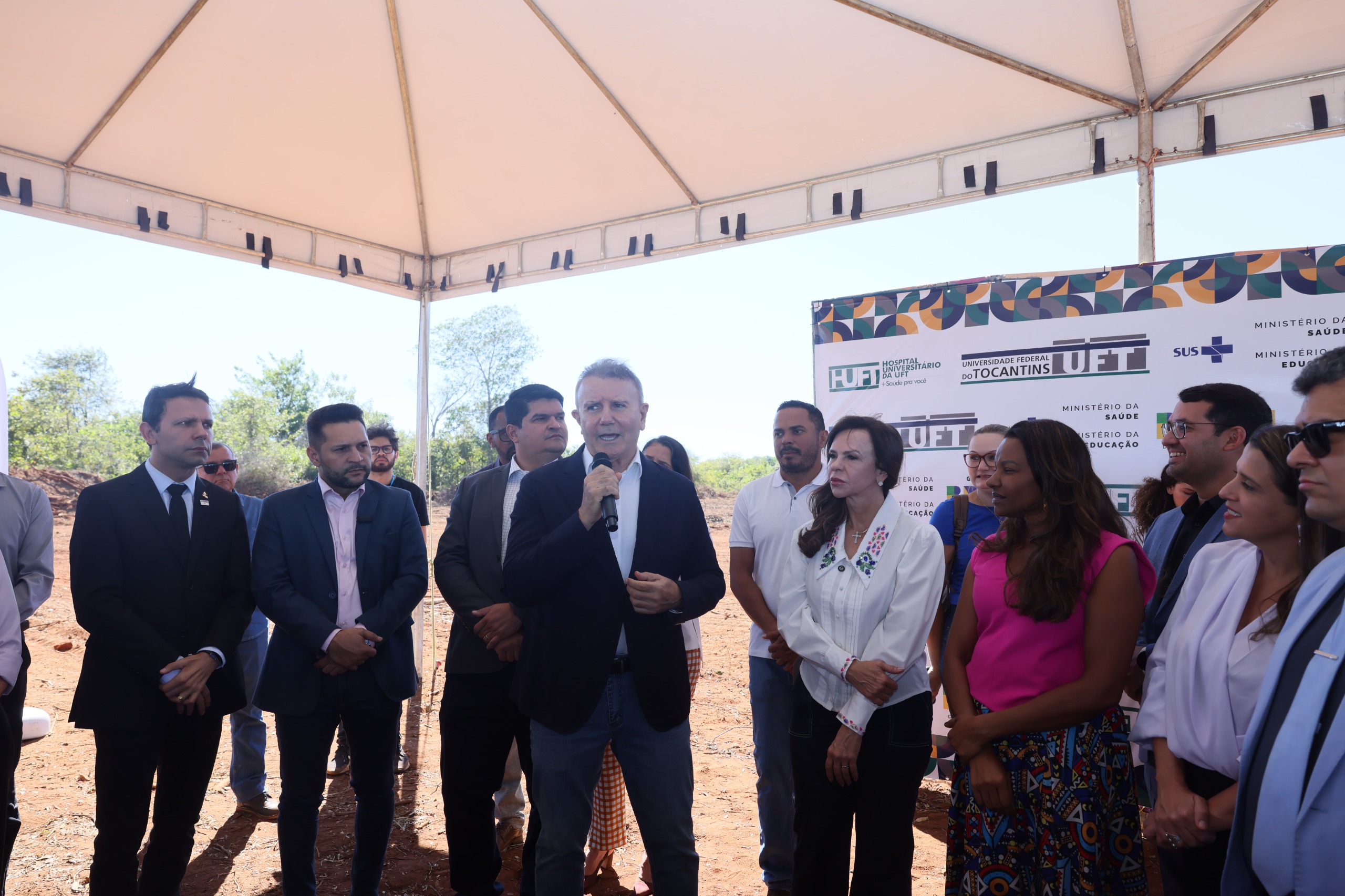 Prefeito Eduardo Siqueira Campos participa do marco inicial das obras do Hospital Universitário da UFT em Palmas