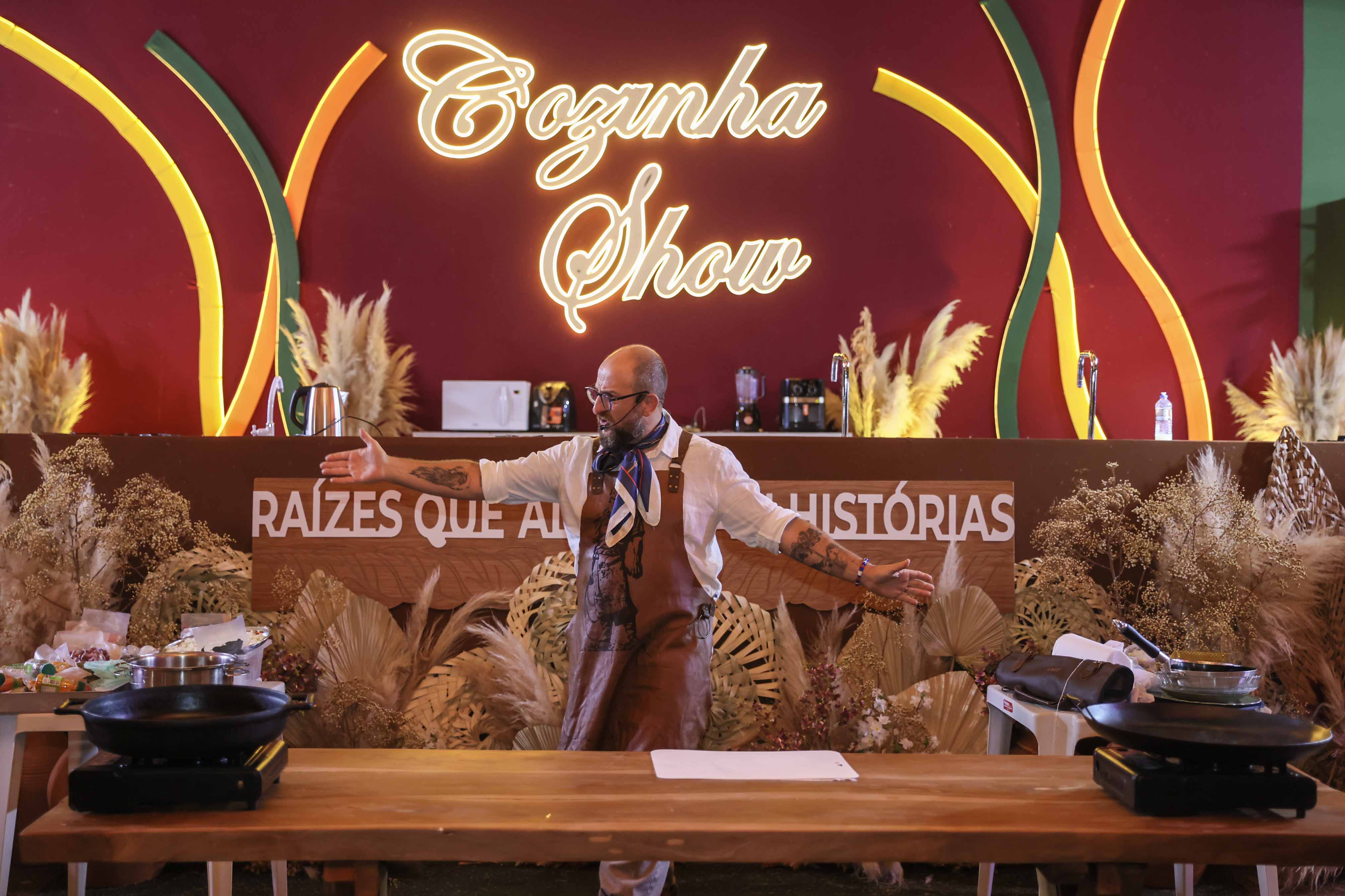 Cozinha Show reúne chefs e valoriza ingredientes regionais no segundo dia do Festival Gastronômico de Taquaruçu