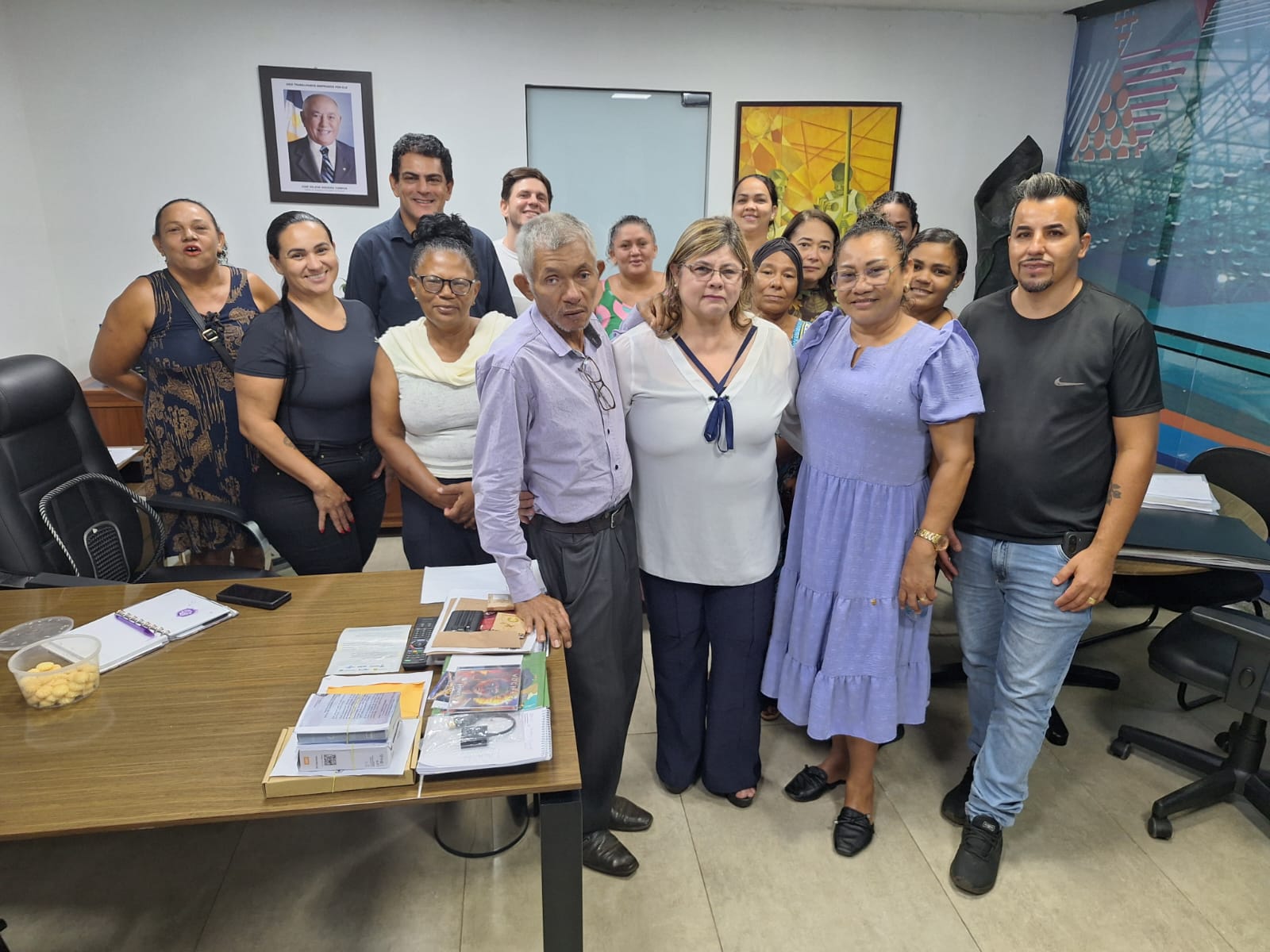 “Tanto a gestão quanto os vendedores ambulantes e a população saem ganhando com isto”, afirmou a presidente da FCP, Luara Aquino (ao centro), sobre o diálogo aproximado entre a instituição e os profissionais autônomos que atuam em Palmas