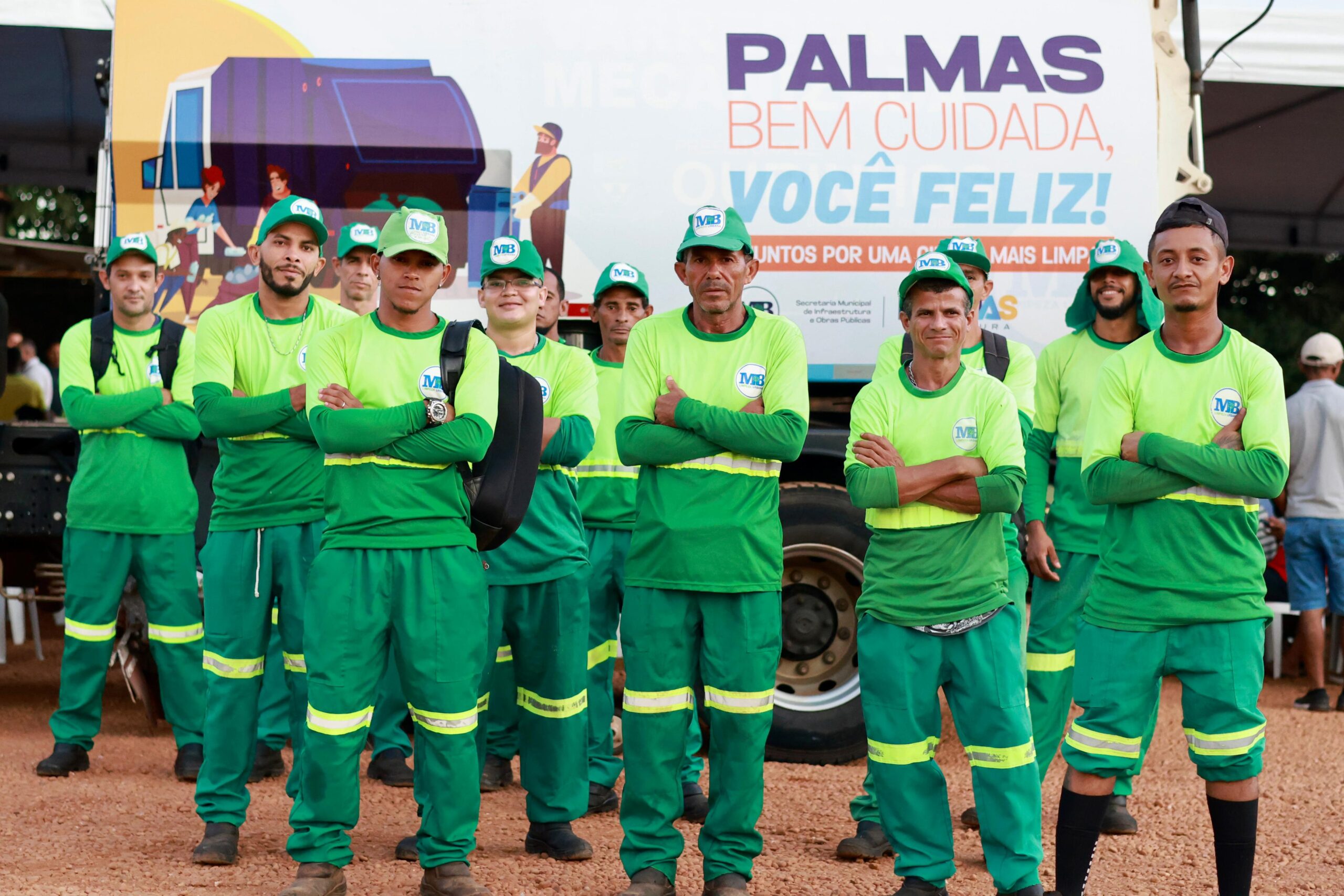 Profissionais de limpeza urbana de Palmas são homenageados em momento festivo pelo Dia do Gari